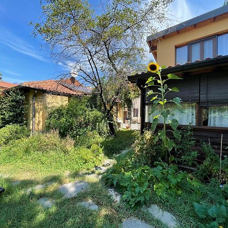 Green Oasis On Water In The Center Of Milan Exterior photo