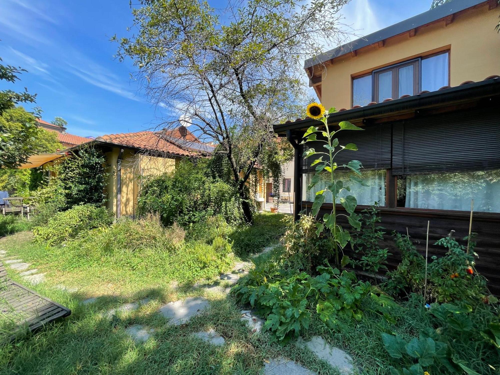 Green Oasis On Water In The Center Of Milan Exterior photo